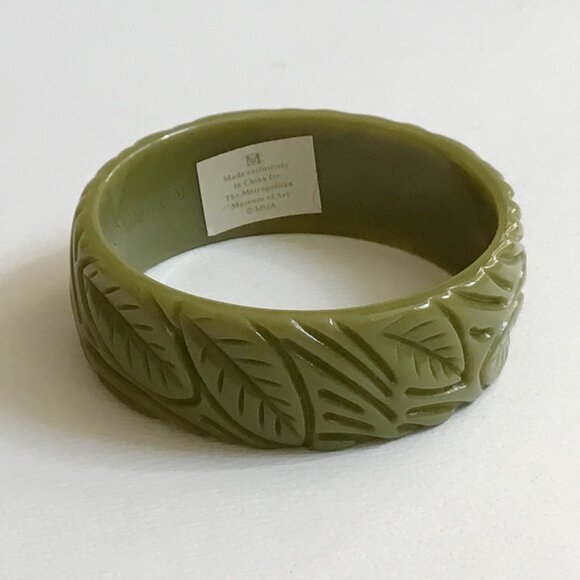 MMA Metropolitan Museum of Art Carved Green Leaf Plastic Fakelite Bangle - Picture 1 of 5
